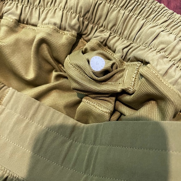 Lululemon Hotty Hot Shorts 3.5” - Picture 6 of 6